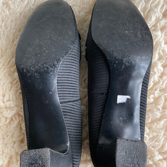 Size 6.5 black dress shoes elegant with bow. - Picture 3 of 8